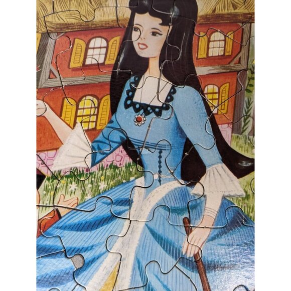 Vintage HG Toys Snow White Round 75 Piece Jigsaw Puzzle in Can 12” - Picture 9 of 16